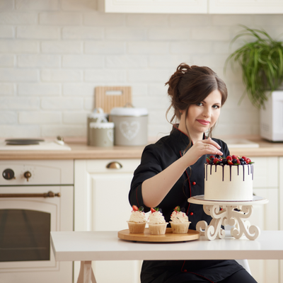 Cake decorator working on her cake