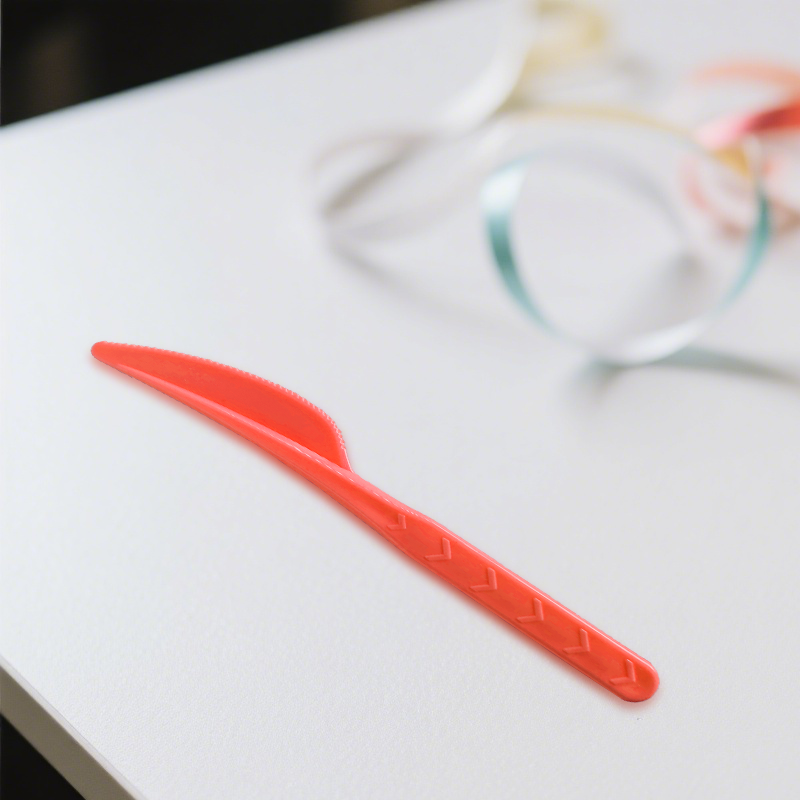 18pk Red Reusable Plastic Knife